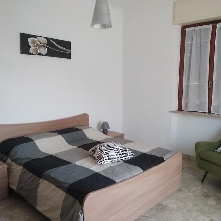 Casa Dusat In Accogliente Edificio Nel Centro Di Monforte 몬포르테달바 외부 사진