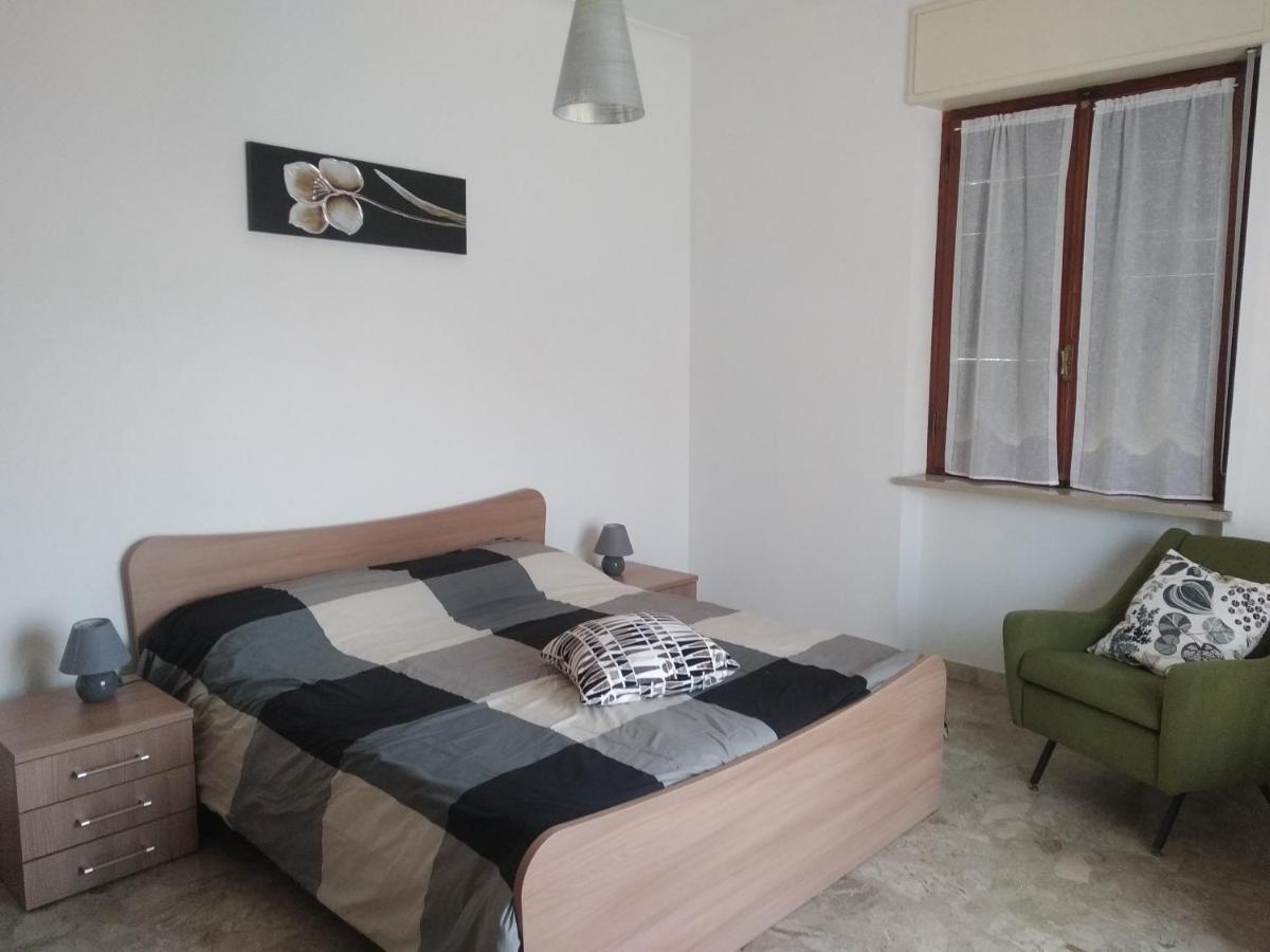 Casa Dusat In Accogliente Edificio Nel Centro Di Monforte 몬포르테달바 외부 사진