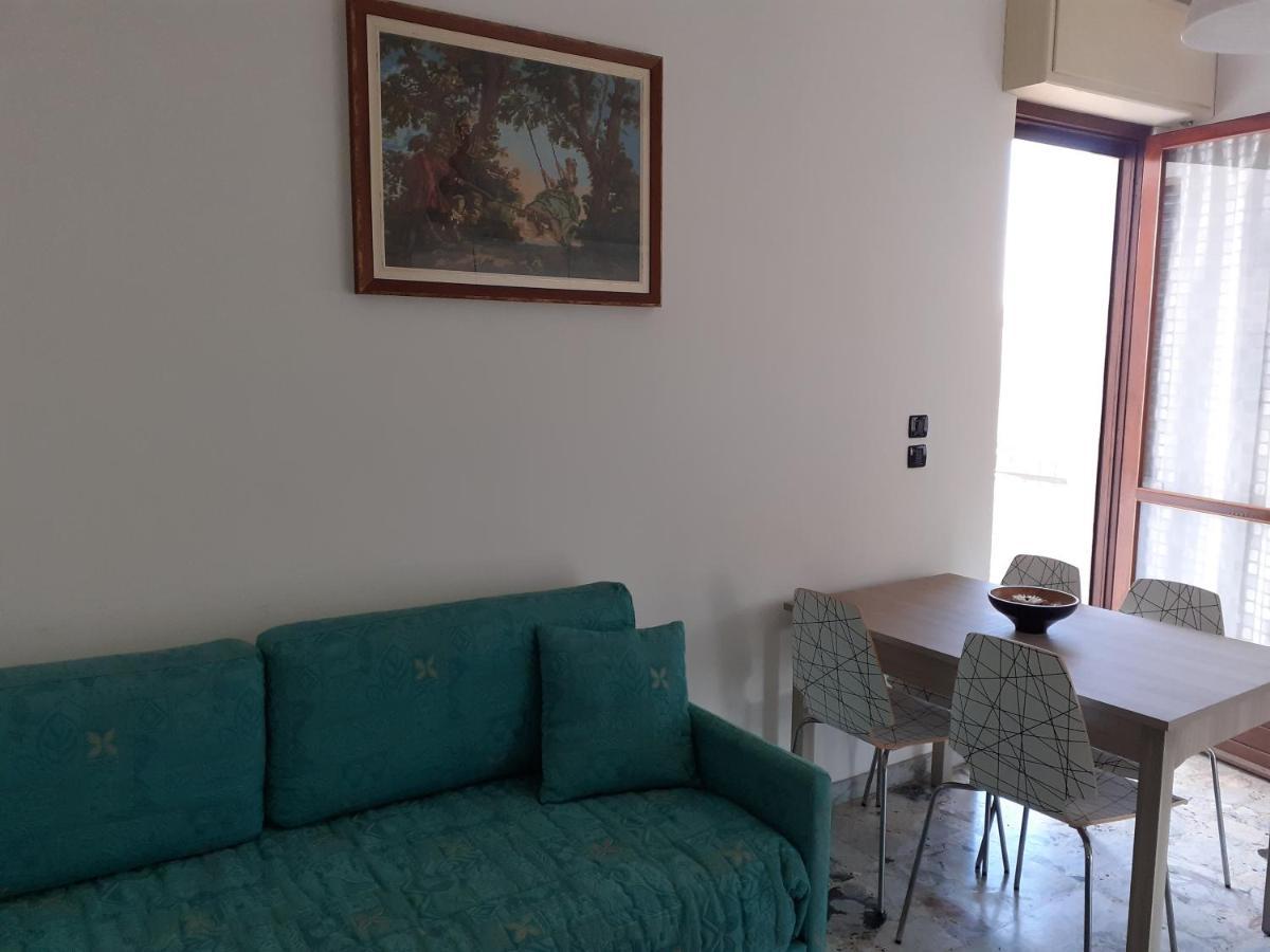 Casa Dusat In Accogliente Edificio Nel Centro Di Monforte 몬포르테달바 외부 사진